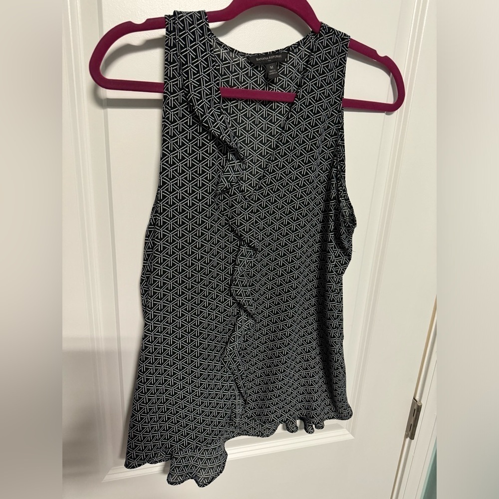 Banana Republic black and white ruffle sleeveless top Size M EUC